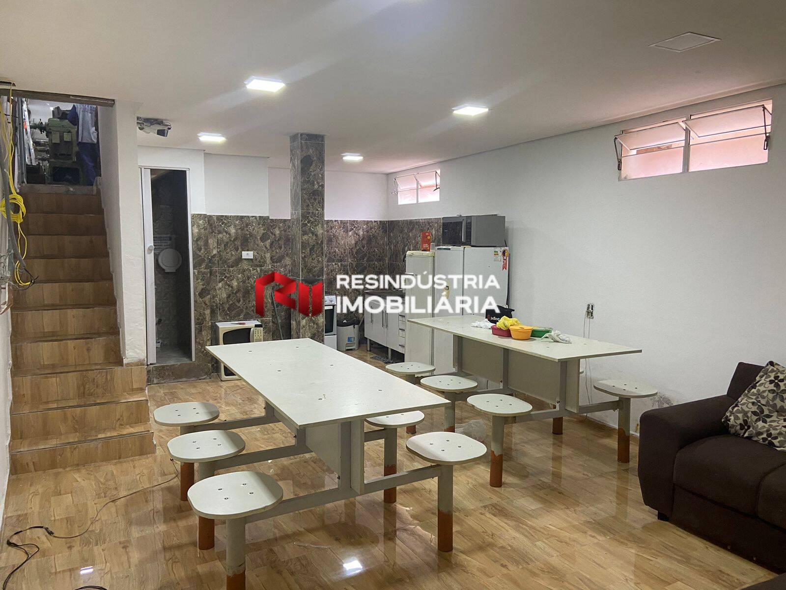 Prédio Inteiro para alugar, 900m² - Foto 1